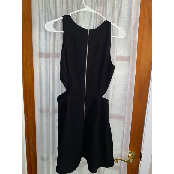 LITTLE BLACK CUTOUT DRESS - Picture 4 of 4